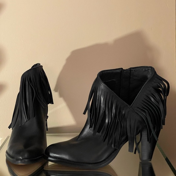 NIB JESSICA SIMPSON Genuine Leather fringe booties. - Picture 2 of 4